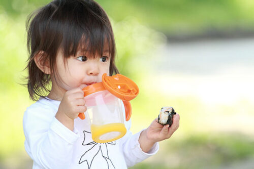 toddler using sippy cup