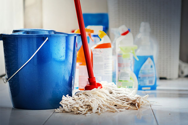Image of potentially unsafe household cleaning products.