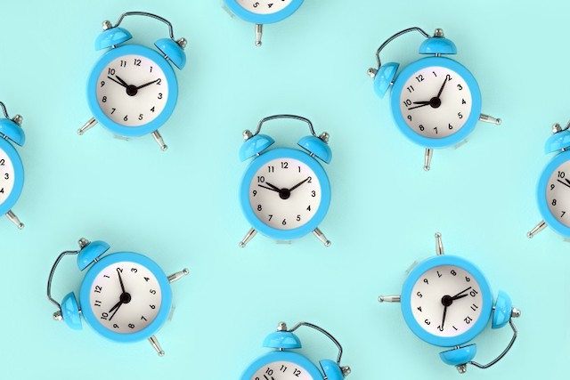 Many clocks to represent how long should it take to get pregnant.