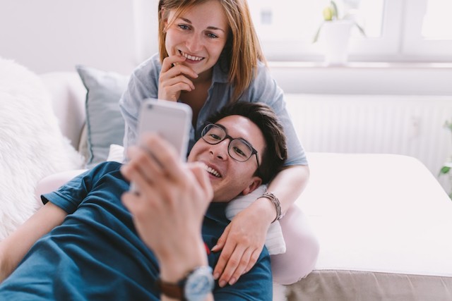 A couple looking at their phone looking up information on how to track the fertile window.