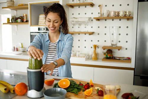 A person making healthy drink to represent tracking food and drink when trying to conceive.