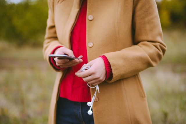 A person looking up information on their phone on how to conceive fast.