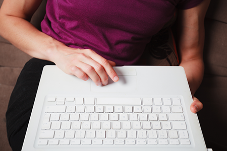 A person using their laptop and wondering if it may impact male fertility.